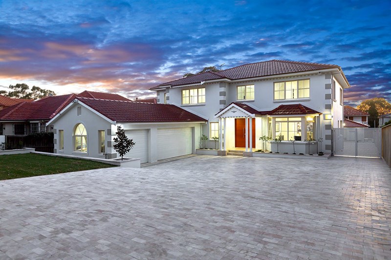 25 South St, Strathfield, an approx 20 year old 5 bedroom, 4 bathroom house with a pool on 1210 sqm sold for $4.69m.