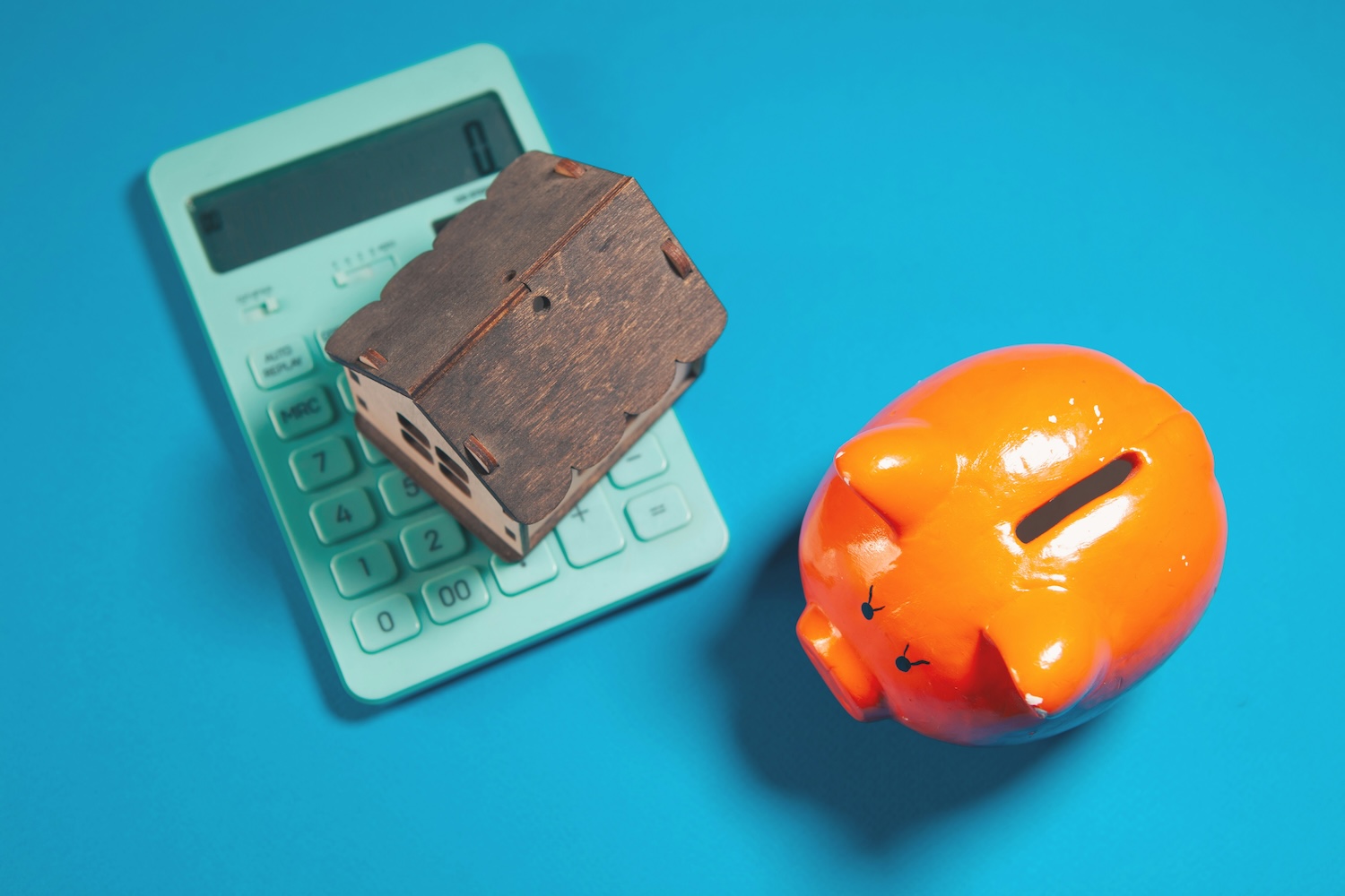 a calculator and house and orange piggy bank for interest rate rise in September 2026 where it rose to $4.6%
